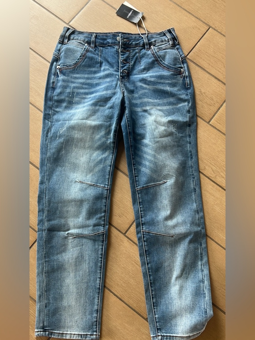 Women’s Straight Leg Blue Washed Jeans